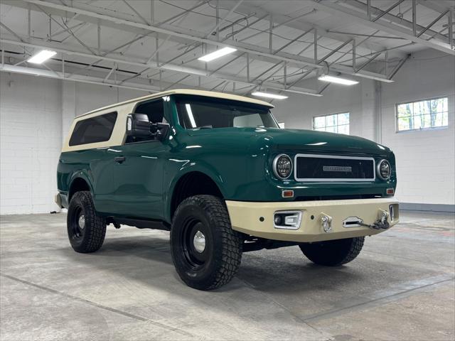 Photo of 2016 GREEN / BEIGE 2TONE Nissan Titan XD