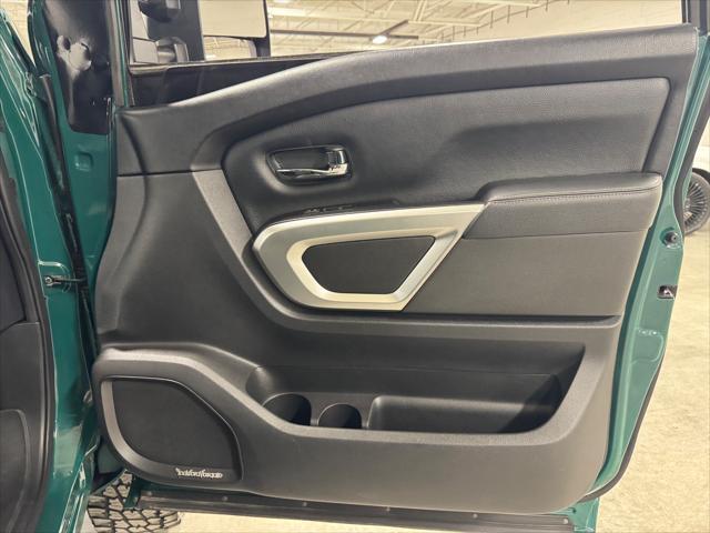 Photo of 2016 GREEN / BEIGE 2TONE Nissan Titan XD