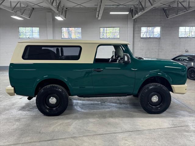 Photo of 2016 GREEN / BEIGE 2TONE Nissan Titan XD