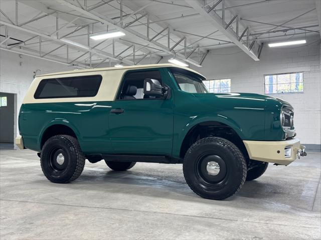 Photo of 2016 GREEN / BEIGE 2TONE Nissan Titan XD