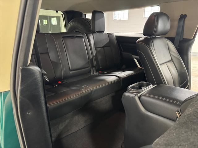Photo of 2016 GREEN / BEIGE 2TONE Nissan Titan XD