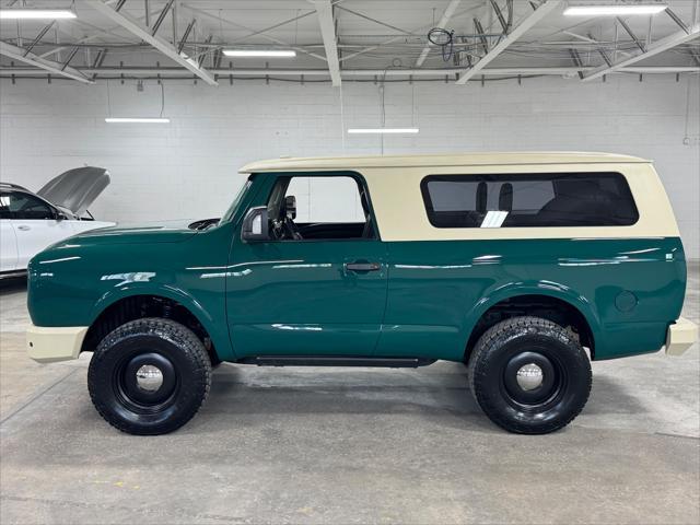 Photo of 2016 GREEN / BEIGE 2TONE Nissan Titan XD
