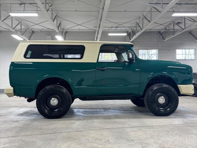 Photo of 2016 GREEN / BEIGE 2TONE Nissan Titan XD