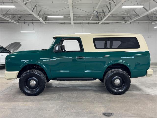 Photo of 2016 GREEN / BEIGE 2TONE Nissan Titan XD
