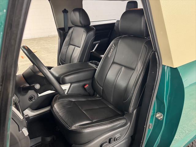 Photo of 2016 GREEN / BEIGE 2TONE Nissan Titan XD