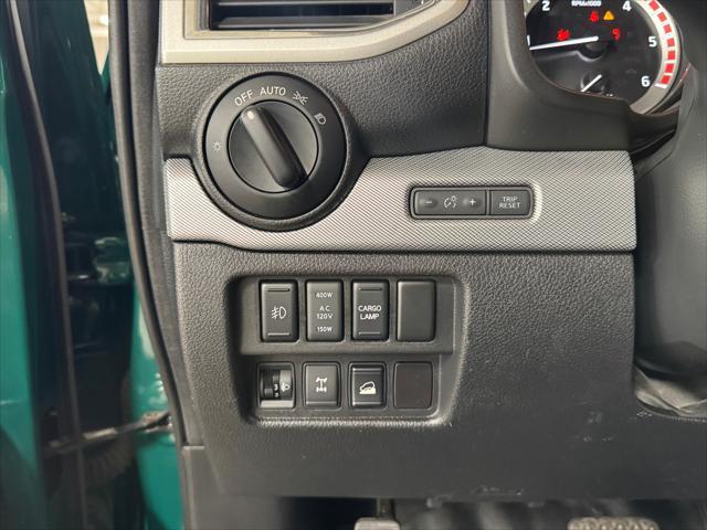 Photo of 2016 GREEN / BEIGE 2TONE Nissan Titan XD