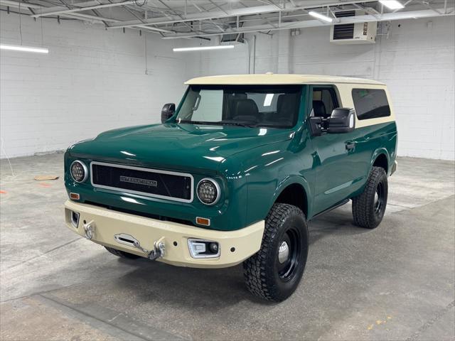 Photo of 2016 GREEN / BEIGE 2TONE Nissan Titan XD