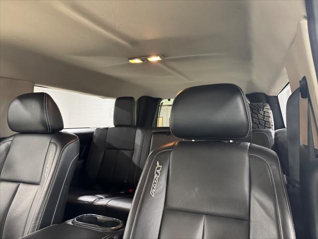 Photo of 2016 GREEN / BEIGE 2TONE Nissan Titan XD