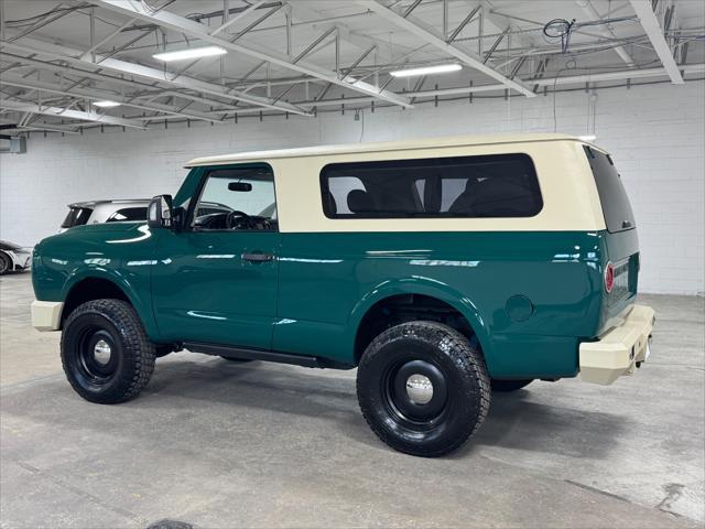 Photo of 2016 GREEN / BEIGE 2TONE Nissan Titan XD