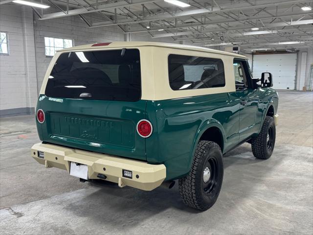 Photo of 2016 GREEN / BEIGE 2TONE Nissan Titan XD