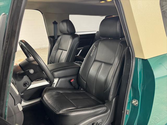 Photo of 2016 GREEN / BEIGE 2TONE Nissan Titan XD