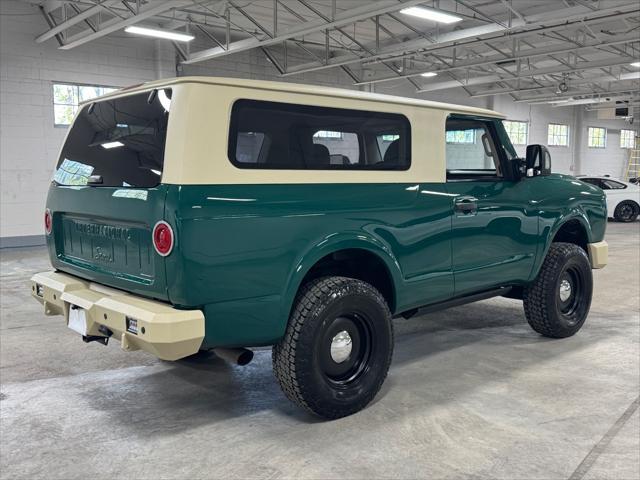 Photo of 2016 GREEN / BEIGE 2TONE Nissan Titan XD