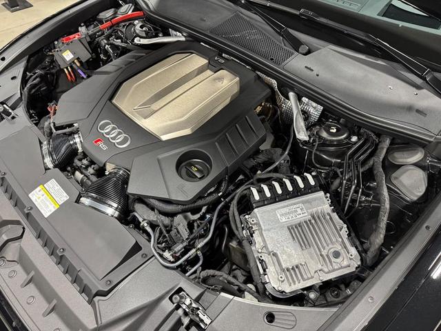 Photo of 2024 BLACK Audi RS 6 Avant