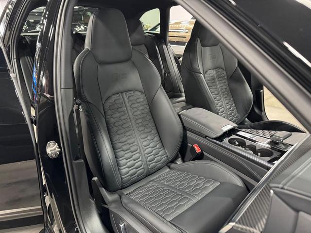 Photo of 2024 BLACK Audi RS 6 Avant