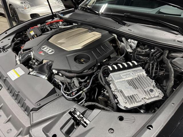 Photo of 2024 BLACK Audi RS 6 Avant