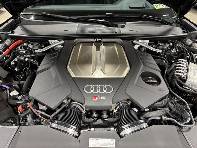Photo of 2024 BLACK Audi RS 6 Avant