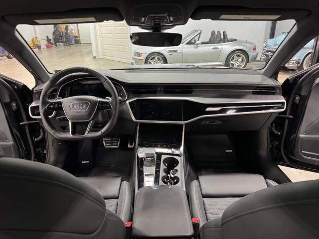 Photo of 2024 BLACK Audi RS 6 Avant