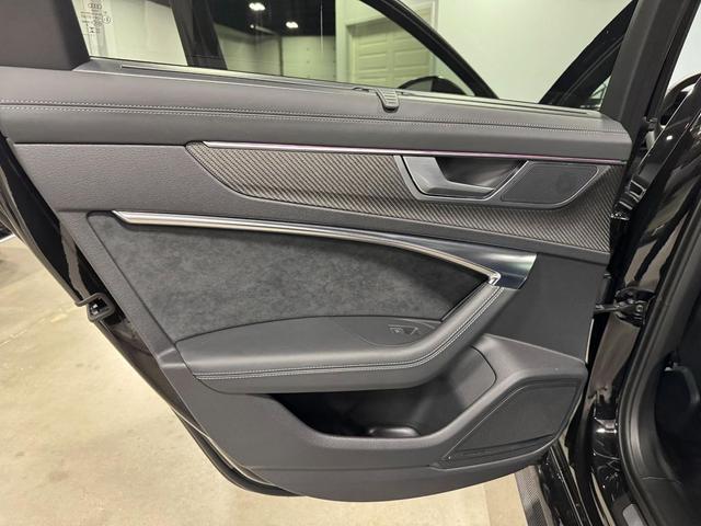 Photo of 2024 BLACK Audi RS 6 Avant