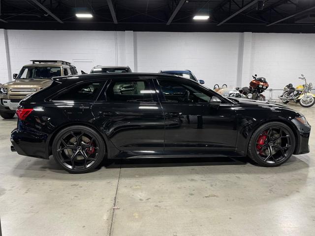 Photo of 2024 BLACK Audi RS 6 Avant