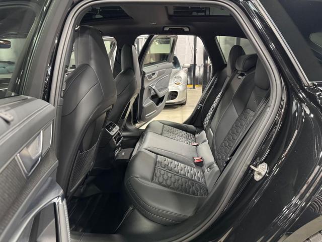 Photo of 2024 BLACK Audi RS 6 Avant