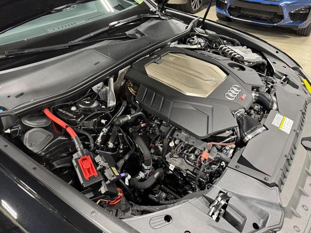 Photo of 2024 BLACK Audi RS 6 Avant