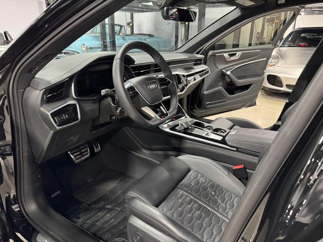 Photo of 2024 BLACK Audi RS 6 Avant
