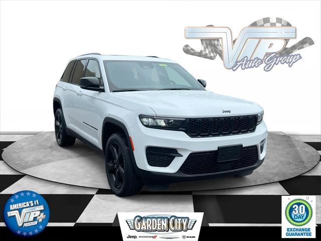 Photo of 2022 Bright White Clearcoat Jeep Grand Cherokee