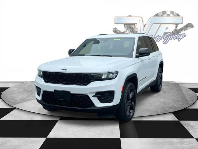 Photo of 2022 Bright White Clearcoat Jeep Grand Cherokee