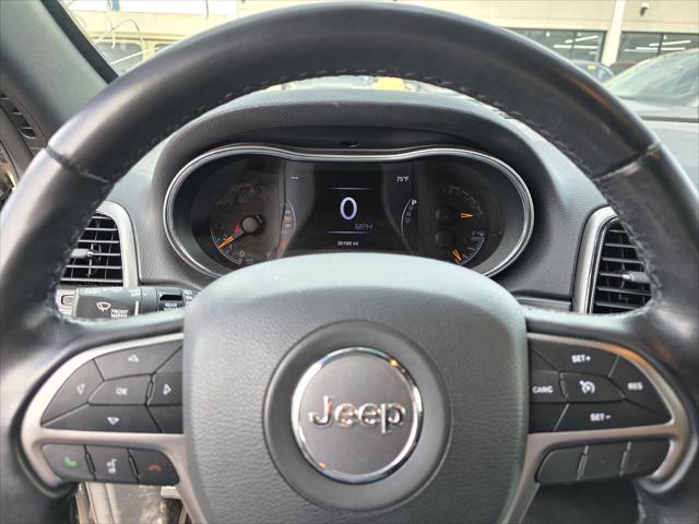 Photo of 2021 Diamond Black Crystal Pearlcoat Jeep Grand Cherokee