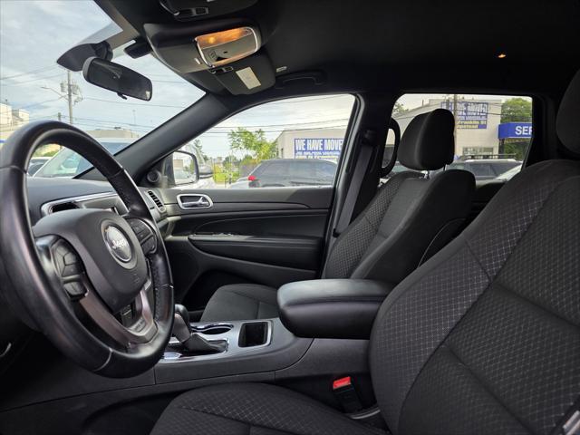 Photo of 2021 Diamond Black Crystal Pearlcoat Jeep Grand Cherokee