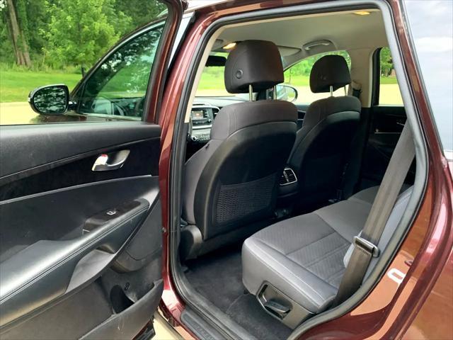 Photo of 2017 Burgundy Kia Sorento