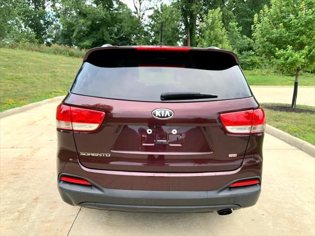 Photo of 2017 Burgundy Kia Sorento