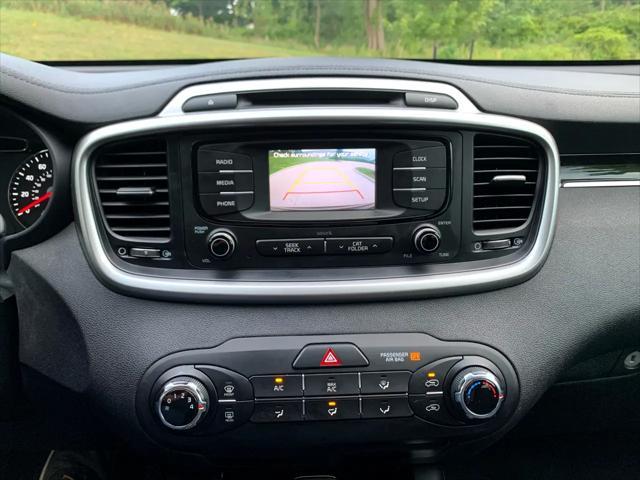 Photo of 2017 Burgundy Kia Sorento