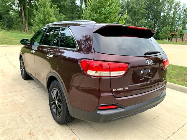 Photo of 2017 Burgundy Kia Sorento
