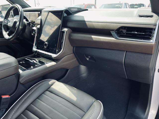 Photo of 2025 White Frost Tricoat GMC Yukon