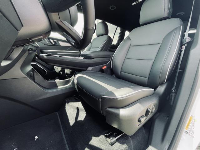 Photo of 2025 Summit White Buick Enclave