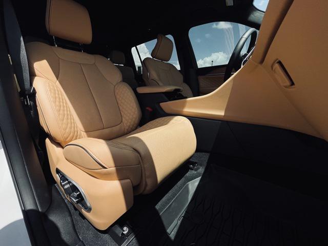 Photo of 2025 Bright White Clearcoat Jeep Grand Cherokee L