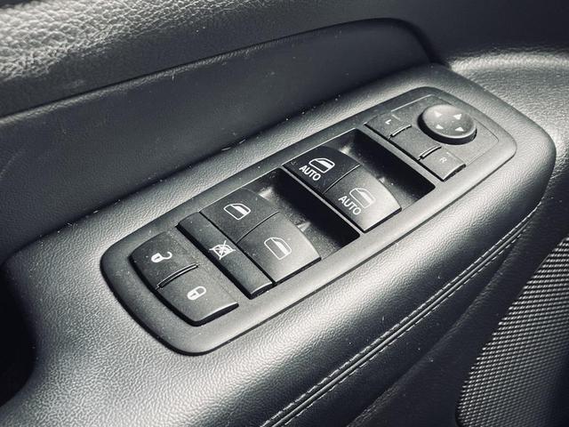 Photo of 2017 Bright White Clearcoat Jeep Grand Cherokee