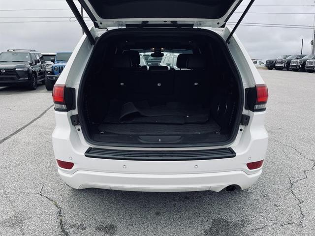 Photo of 2017 Bright White Clearcoat Jeep Grand Cherokee