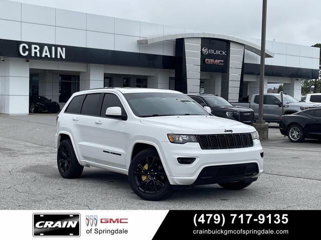 Photo of 2017 Bright White Clearcoat Jeep Grand Cherokee