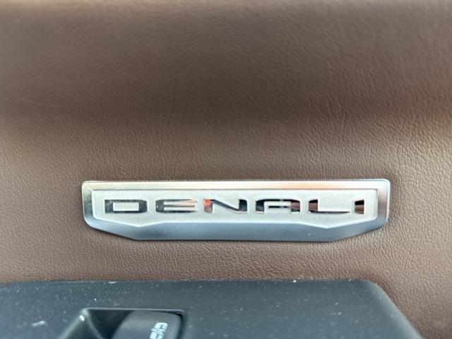 Photo of 2024 Summit White GMC Sierra 1500
