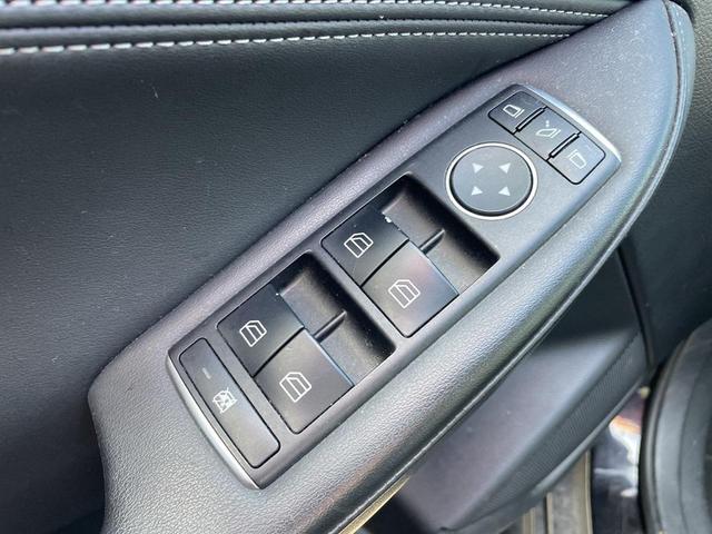 Photo of 2018 Black INFINITI QX30