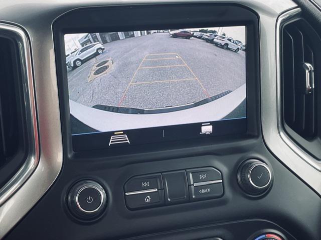Photo of 2023 Iridescent Pearl Tricoat Chevrolet Silverado 3500