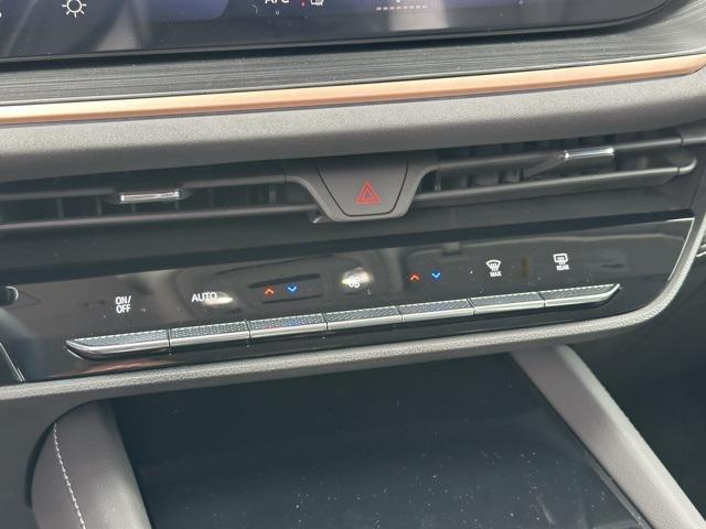 Photo of 2025 Summit White Buick Envision