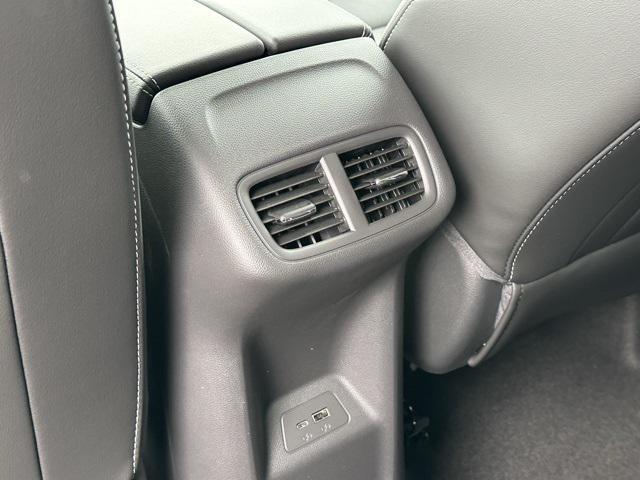 Photo of 2025 Summit White Buick Envision