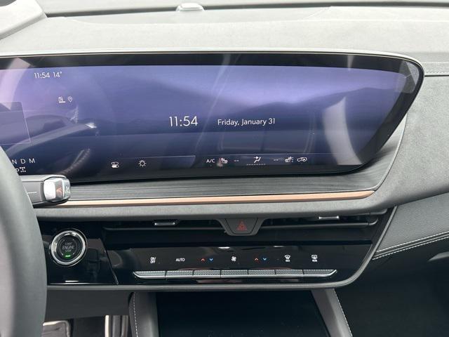 Photo of 2025 Summit White Buick Envision