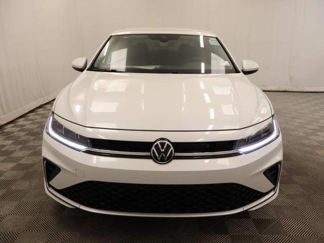 Photo of 2025 Opal White Pearl Effect Volkswagen Jetta