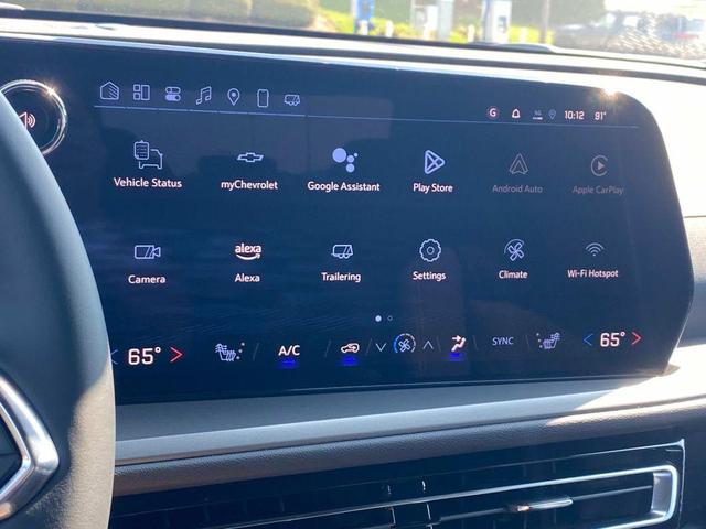 Photo of 2025 Summit White Chevrolet Traverse