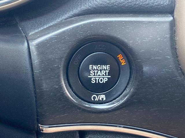 Photo of 2017 Bright White Clearcoat Jeep Grand Cherokee