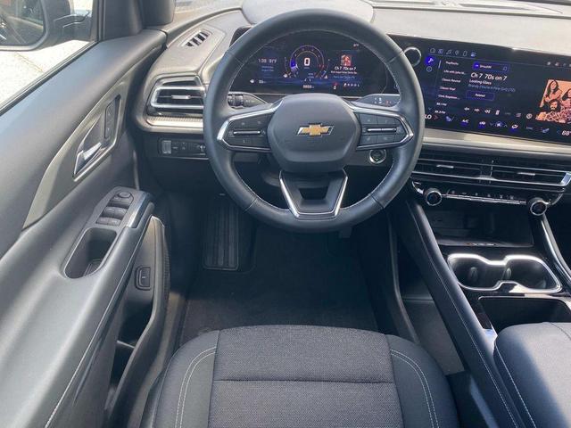 Photo of 2025 Mosaic Black Metallic Chevrolet Traverse
